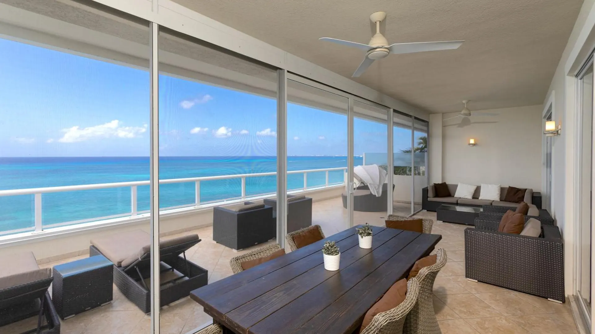 Apartman South Bay Beach Club 31- 3 Bedroom 2 Bathroom Unit George Town
