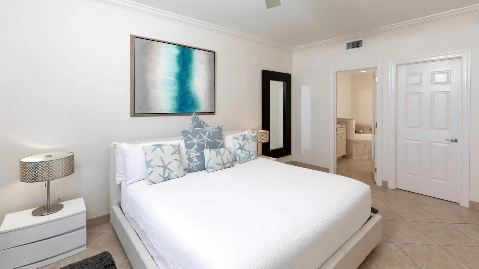 South Bay Beach Club 31- 3 Bedroom 2 Bathroom Unit George Town 0*,  Kajmán-szigetek